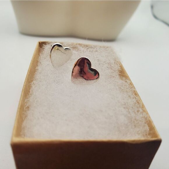 Sterling silver heart stud earrings for pierced‎ ears - Picture 2 of 3